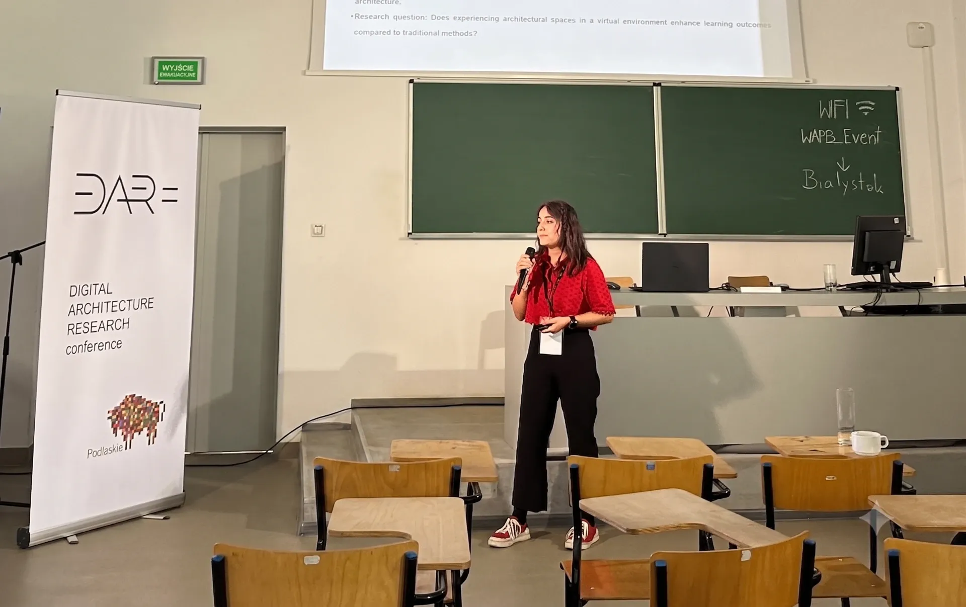 Yagmur presenting at the Digital Architecture Research conference
